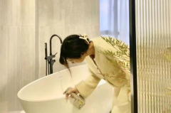周妍希浴缸事件